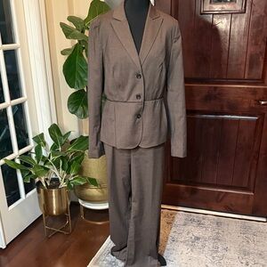 Banana Republic Quiet Luxury, Office Ready, Earthy Color Pant Suit Bl 12 Tr 14